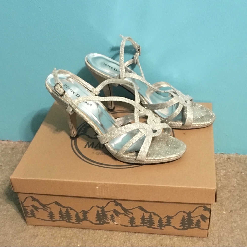 Highhills by Pierre Dumas